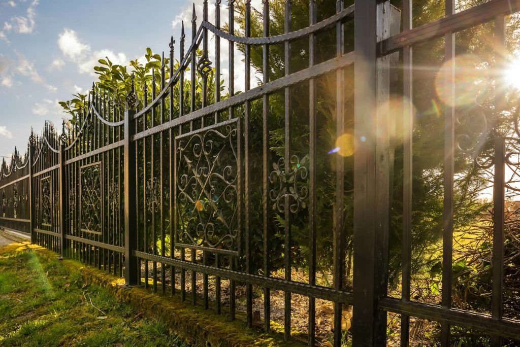 Metal gates
